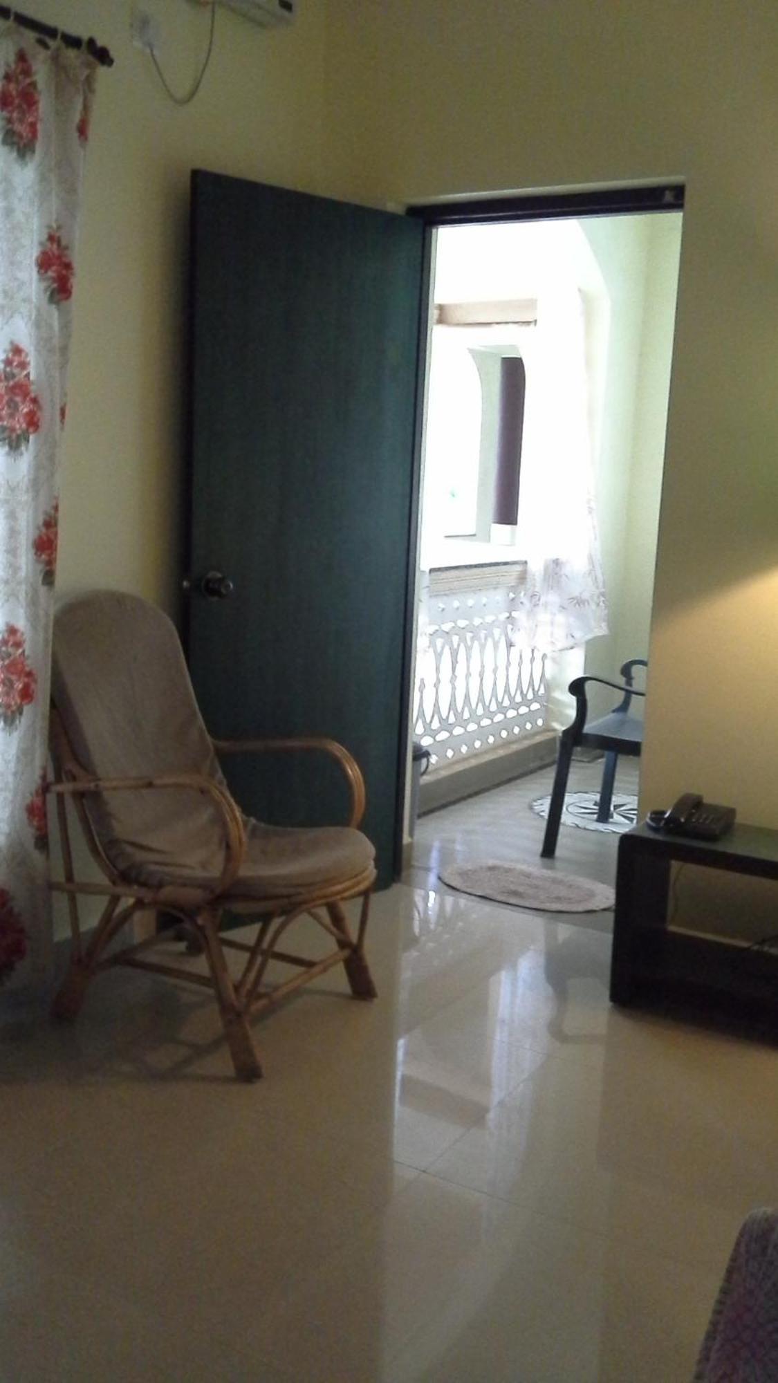 Elegant Shades Apartment Колва Стая снимка