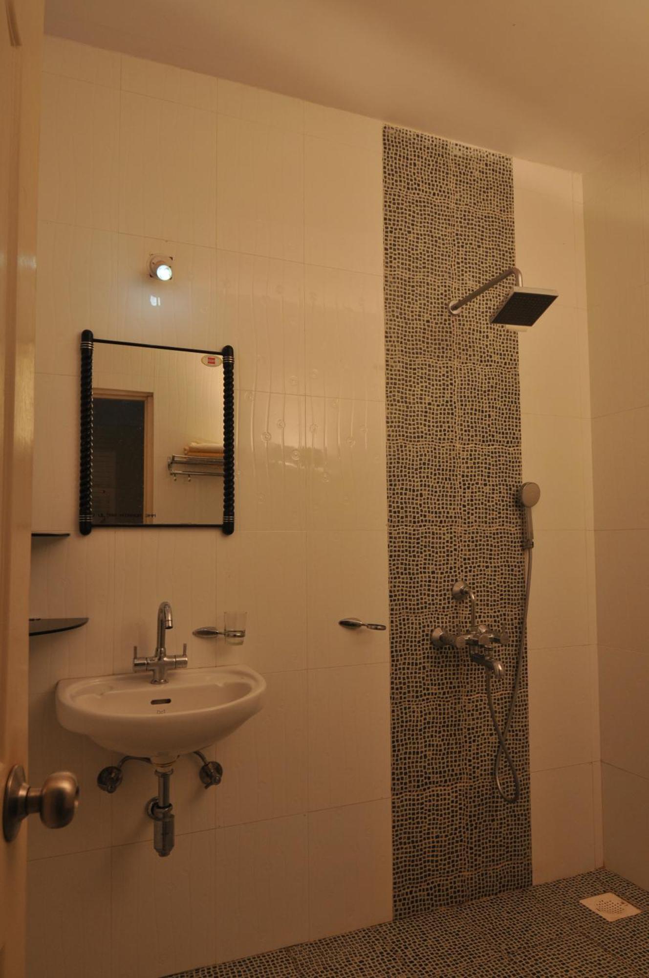 Elegant Shades Apartment Колва Стая снимка