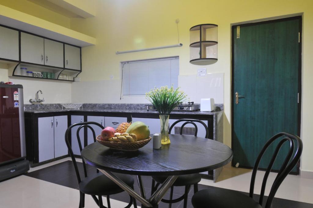 Elegant Shades Apartment Колва Екстериор снимка