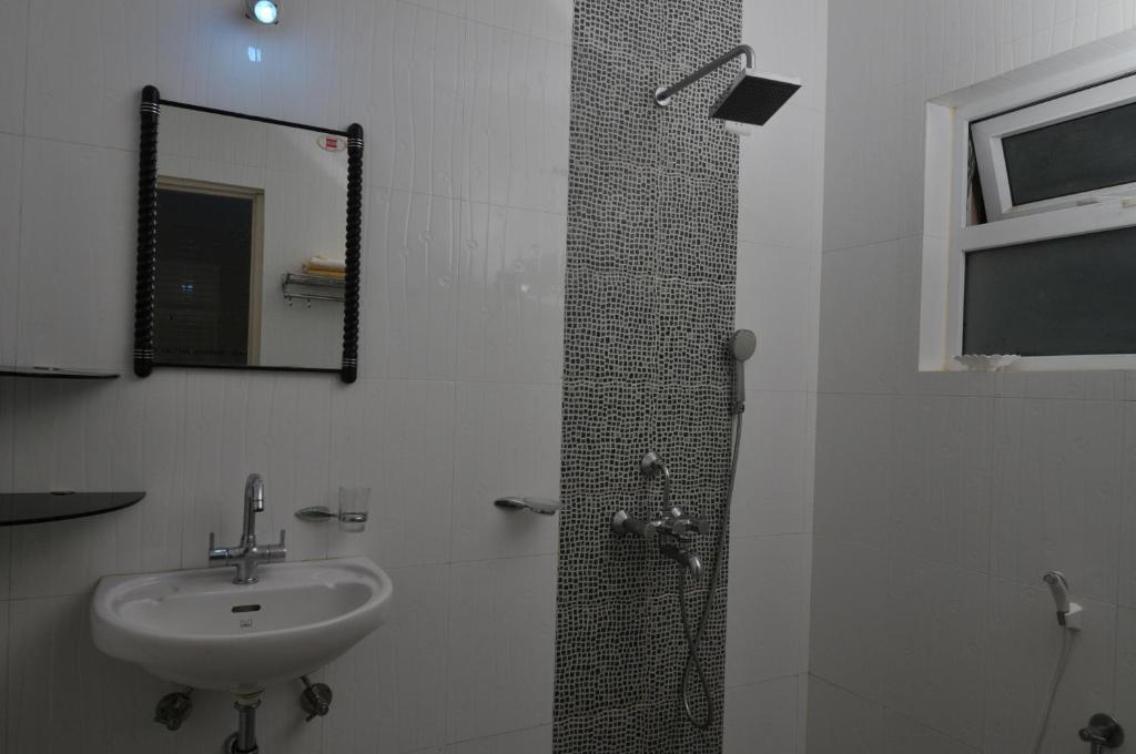 Elegant Shades Apartment Колва Екстериор снимка