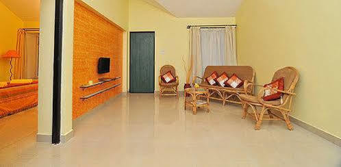 Elegant Shades Apartment Колва Екстериор снимка